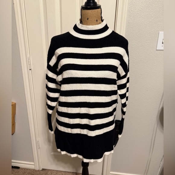 Philosophy black and white extra small sweater NWT - Picture 1 of 9